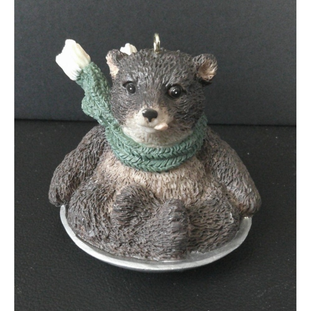 Roman RR Brown Bear Cub Flying Saucer Sledding Christmas Holiday Ornament‎ 1998